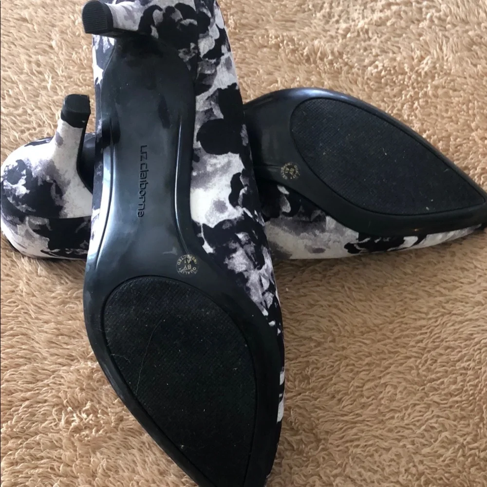 Liz Claiborne Black and White Floral Women's Heels - Picture 4 of 4